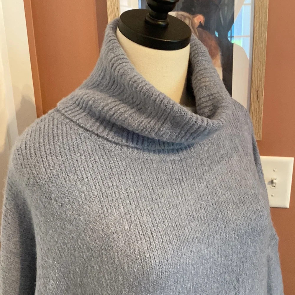 FABLE cowl neck chunky blue gray short waist M/L acrylic blend sweater